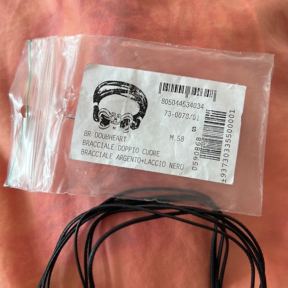 New Ferragamo double wrap leather corded double heart bracelet - Picture 3 of 6